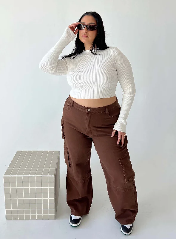 darla-cargo-denim-jeans-brown-curve