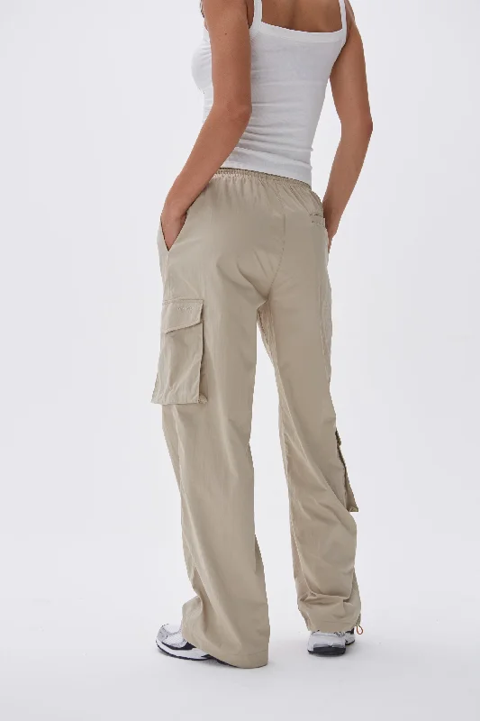 loose-pocket-pants-beige