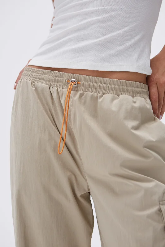 loose-pocket-pants-beige