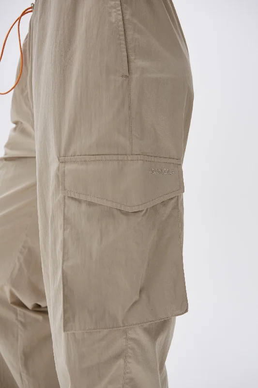 loose-pocket-pants-beige